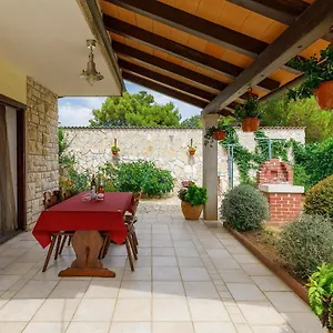 stylish-flats-with-two-bedrooms-in-premantura.in-istria.net/